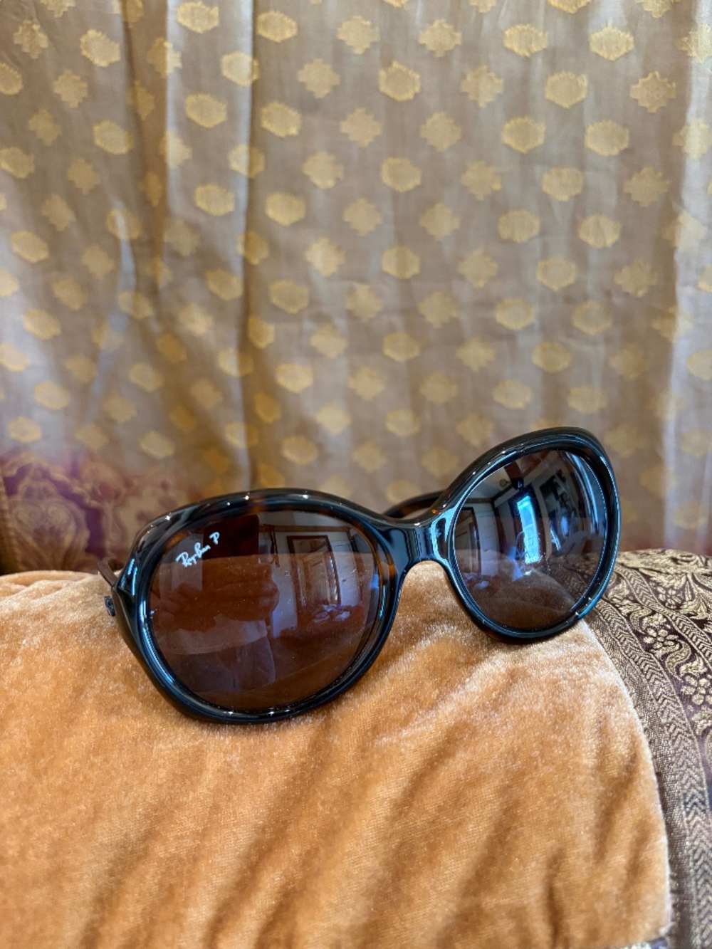 Ray-Ban Black Round Women's Sunglasses